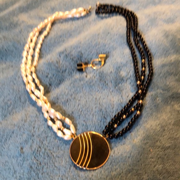 Jewelry - Necklace/Earring Jewelry Set